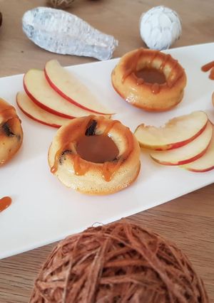 Une photo de Petits gâteaux aux pommes, chocolat, caramel beurre salé