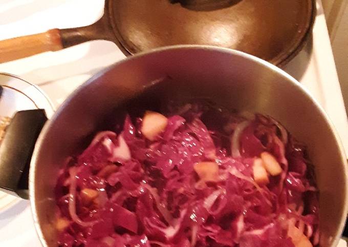 Best sweet sauerkraut recipe ever! Addicting