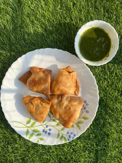 समोसे (samose recipe in Hindi) रेसिपी मुख्य फोटो