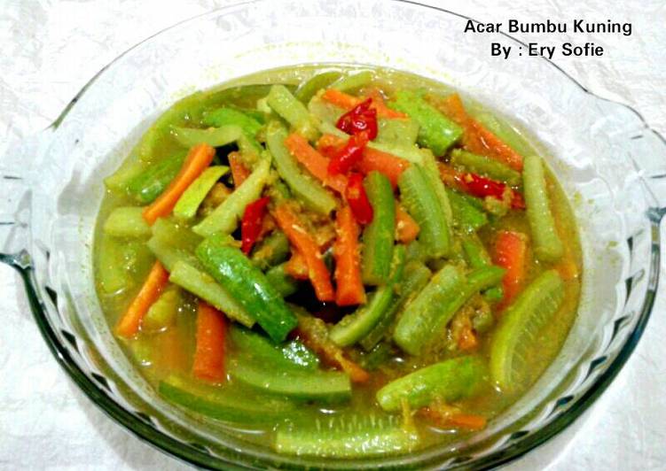 Acar Wortel Timun Bumbu Kuning