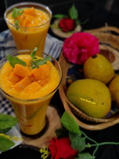क्लासिक मैंगो शेक (classic mango shake recipe in Hindi) रेसिपी मुख्य फोटो