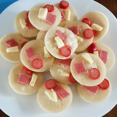 A picture of Pizza Puto.