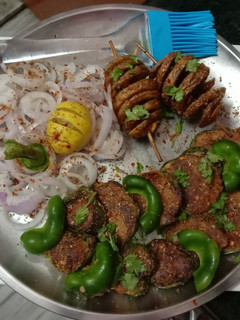 स्टफ्ड शिमला मिर्च आलू (Stuffed Shimla mirch aloo recipe in Hindi) रेसिपी मुख्य फोटो
