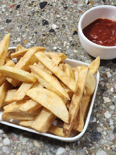 Una foto de Papas fritas crocantes y sequitas 🍟 - receta con truco 😉