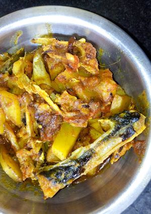 ভেটকি মাছের কাটা চচ্চড়ি (bhetki maacher maatha diye kata chochori recipe in Bengali) রেসিপির প্রধান ছবি