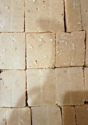 मावे की बर्फी (mawe ki barfi recipe in Hindi) रेसिपी मुख्य फोटो