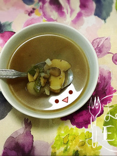 Una foto de Sopa de champiñones con rajas なな紫(๑˃̵ᴗ˂̵)。