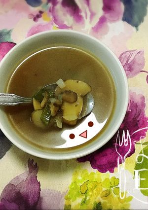 Una foto de Sopa de champiñones con rajas なな紫(๑˃̵ᴗ˂̵)。