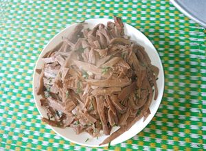 Hình của món Măng khô xào tỏi.