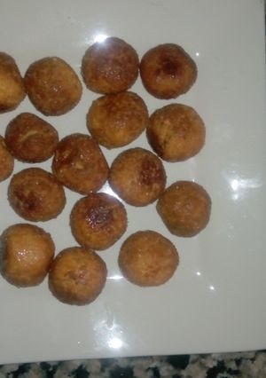 A picture of Gullisuwa (milk balls).