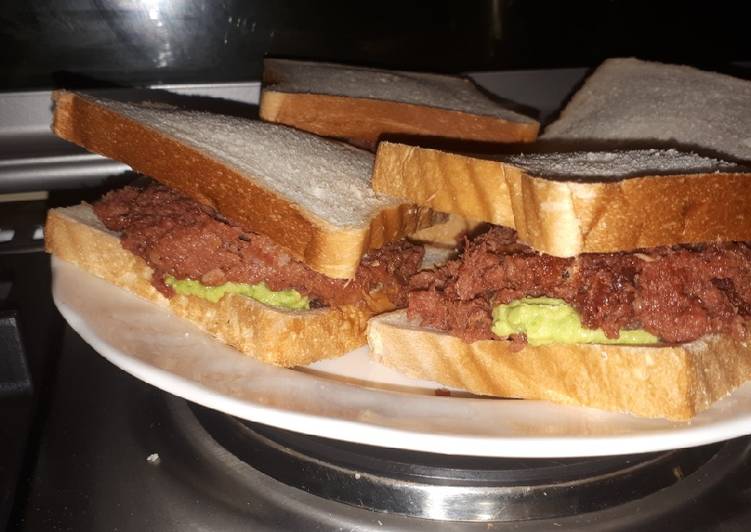 Healthy Recipe of Avocado and corned beef sandwich