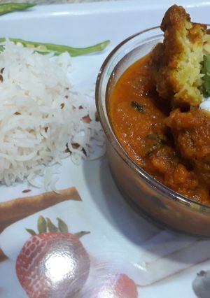 A picture of Bottle gourd kaju kofta curry with jeera rice.