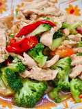 ผัดบล็อคโคลี่อกไก่