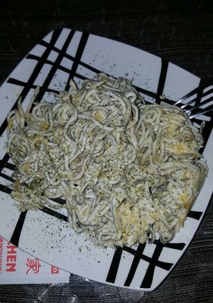 Una foto de Revuelto de gulas con huevos y ajito