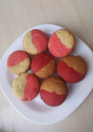 A picture of Multicoloured muffins.
