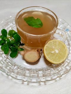 तुलसी लेमन जिंजर टी/ हर्बल टी (herbal tea recipe in marathi) रेसिपी चे मुख्य फोटो 