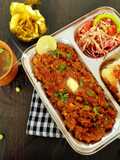 रेस्टाॅरंट स्टाईल पाव भाजी (Restaurant Style Pav Bhaji Recipe In Marathi)