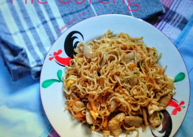 Resep Mie Goreng Pelengkap Nasi Uduk oleh Ummu Ni'am - Cookpad