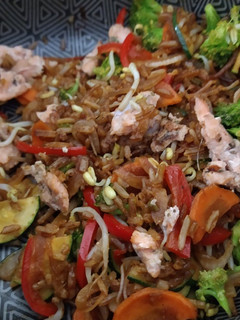 Una foto de Salteado de verduras con trucha