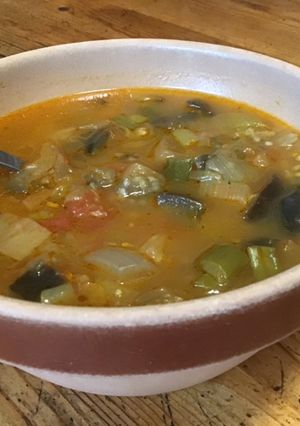 Une photo de Soupe de légumes à l’os de bœuf et épices tandoori
