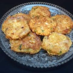 A picture of Aloo chicken cutletes.