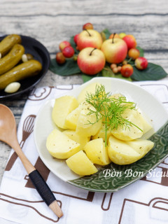 Hình của món Khoai Tây Luộc Bơ Kiểu Nga.