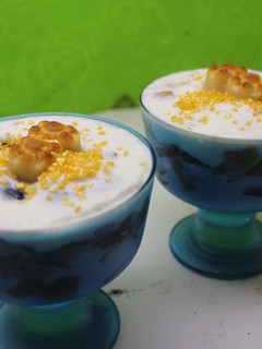 Una foto de Higos con yogurt y oro