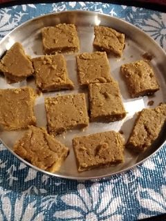 காபி மைசூர் பாக் (இன்ஸ்டன்ட் காஃபி பவுடர்)(coffee mysorepak recipe in tamil) செய்முறை முக்கிய புகைப்படம்