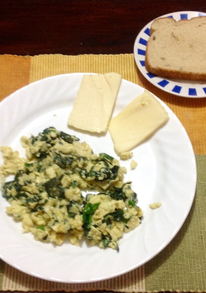 Una foto de Huevos revueltos con espinaca