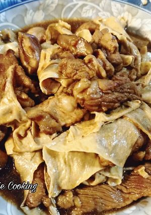Hình của món Thịt Kho Nấm Đông Cô Tàu Hủ Ky chuẩn vị người Hoa - Braised Pork & Bean Curd Mushrooms.