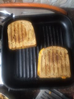 वेजी ग्रिल सैंडविच (veggie grill sandwich recipe in Hindi) रेसिपी मुख्य फोटो