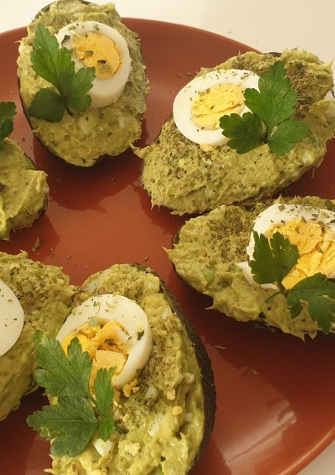 Una foto de 🥑Aguacates rellenos de atún