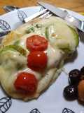Tostadas de aguacate, jamón de pavo y quesos ingleses
