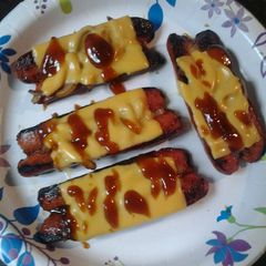 A picture of Cheesy caramelized onions on splitdogs.