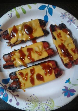 A picture of Cheesy caramelized onions on splitdogs.