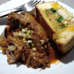 A picture of Bloomin onion bread with kienyeji chicken#myfavoriteeasterdish.