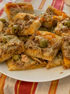 Una foto de Pizza casera de atún y cebolla en thermomix