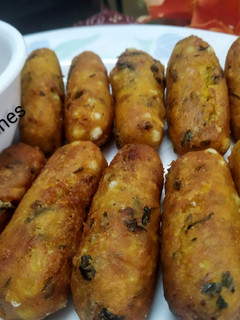 स्प्राउट्स पोटैटो फिंगर्स(sprouts potato fingers recipe in Hindi) रेसिपी मुख्य फोटो