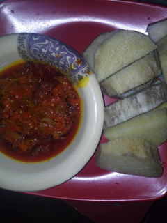 A picture of Boiled yam and pepper sauce.