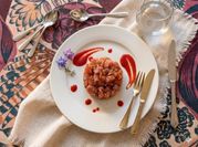 Una foto di tartare salmone