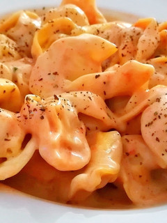 Una foto de Tortelloni a la crema de roquefort