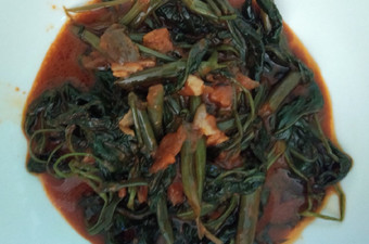 Bagaimana Menyiapkan Tumis kangkung cabe teriyaki yang Menggugah Selera