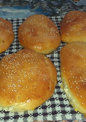 Foto di Panzerotti cotti con formaggio e aneto