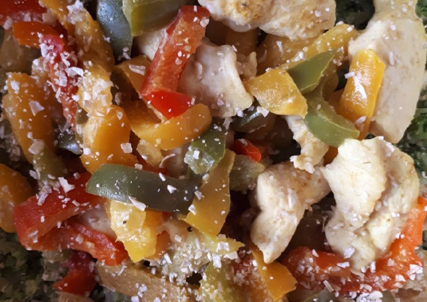 Semoule de brocolis au poulet coco/poivrons