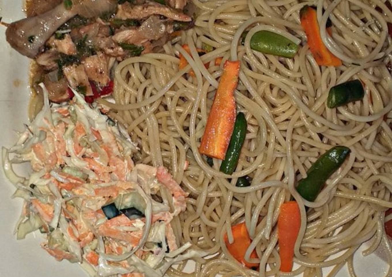 Spaghetti and chicken sauce