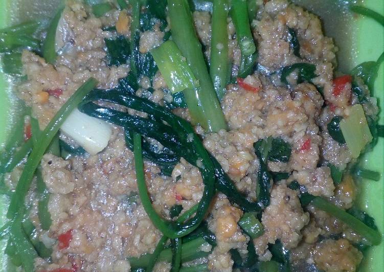 Tumis Kangkung Oncom