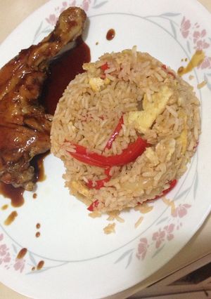Una foto de Arroz cantones con pollo en salsa de papelón