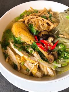 Hình của món Miến Dong Gà Ta Nấu Với Măng Nứa Đặc Sản Tây Bắc.