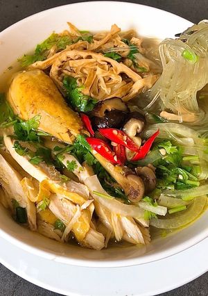 Hình của món Miến Dong Gà Ta Nấu Với Măng Nứa Đặc Sản Tây Bắc.