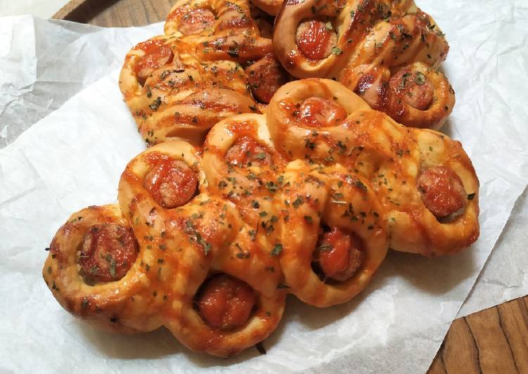 Resep Roti Sosis (Caterpillar Bread) | Bahan Membuat Roti Sosis (Caterpillar Bread) Yang Bikin Ngiler
